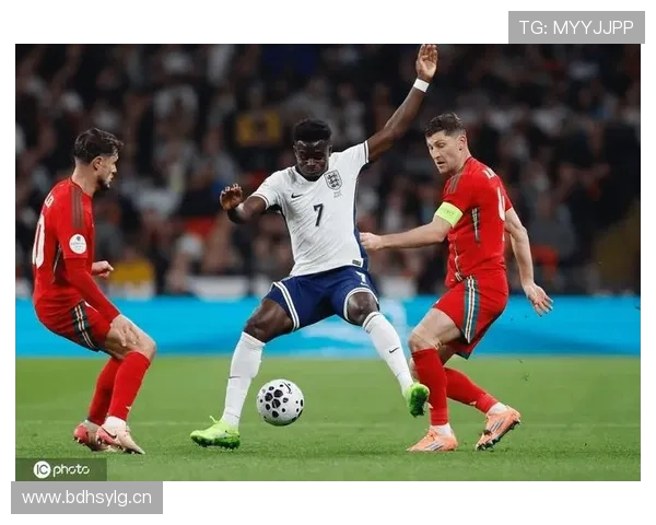 萨卡如何体现英格兰战术中的核心价值？