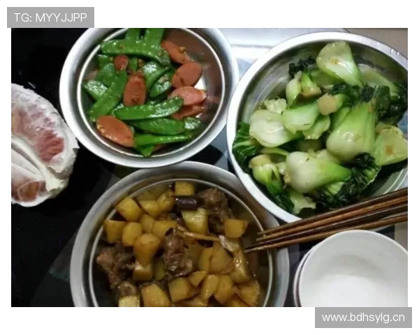 石智勇训练完吃五顿饭，我连他餐盘边都站不稳