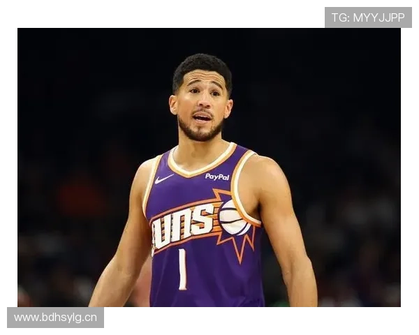 德文·布克打完球穿拖鞋回别墅，咱们还在琢磨周末买菜