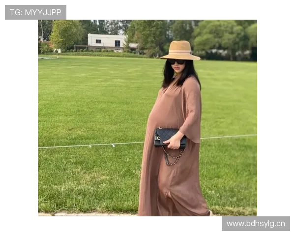 杜丽拎名牌包穿拖鞋，这反差我刷到停不下来