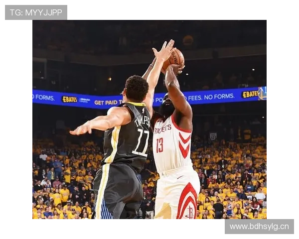 卡特无球跑动制造错位，拉开空间改变进攻结构